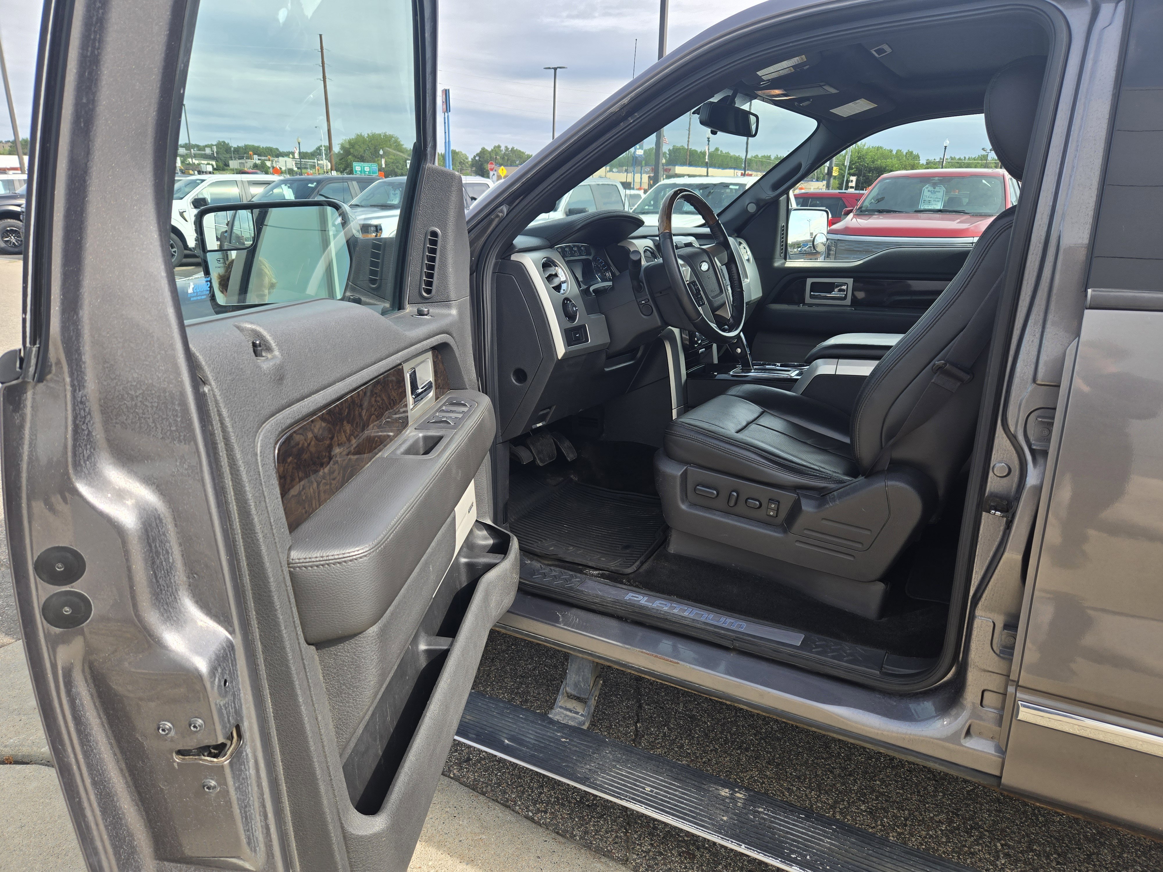 Used 2014 Ford F150 Platinum image 11