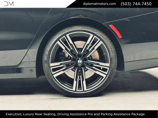 Used 2023 BMW 760i xDrive w/ Executive Package AWD/4WD image 52