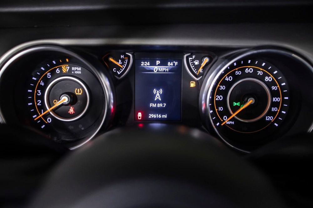 Used 2023 Jeep Gladiator Sport AWD/4WD image 23