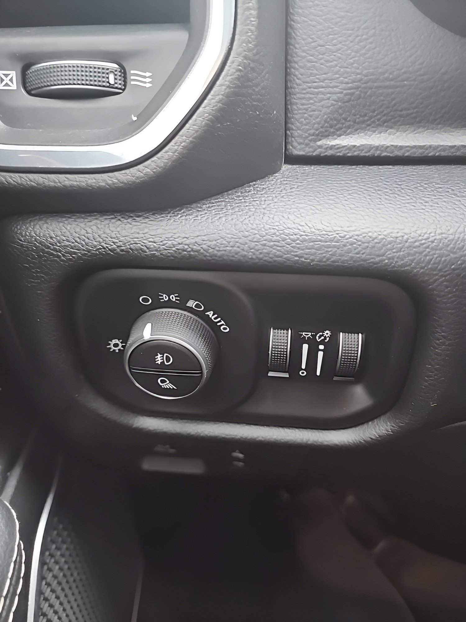 Used 2019 RAM 1500 Laramie image 14