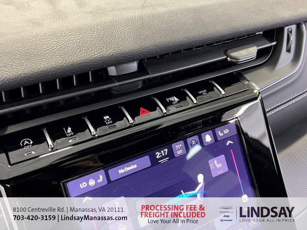 New 2025 Jeep Grand Cherokee Laredo X w/ Luxury Tech Group I AWD/4WD image 33