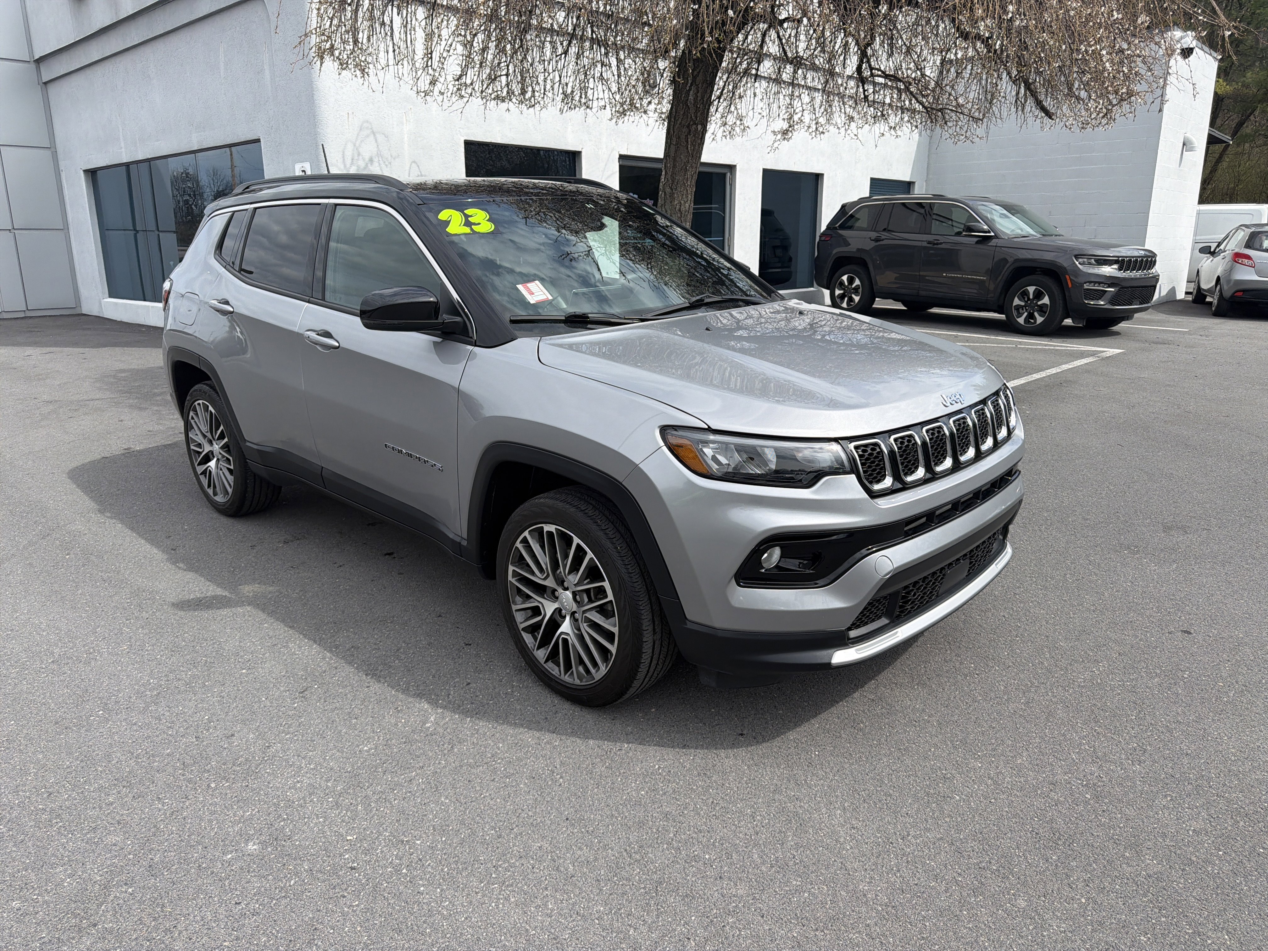 Used 2023 Jeep Compass Limited w/ Elite Group AWD/4WD image 1