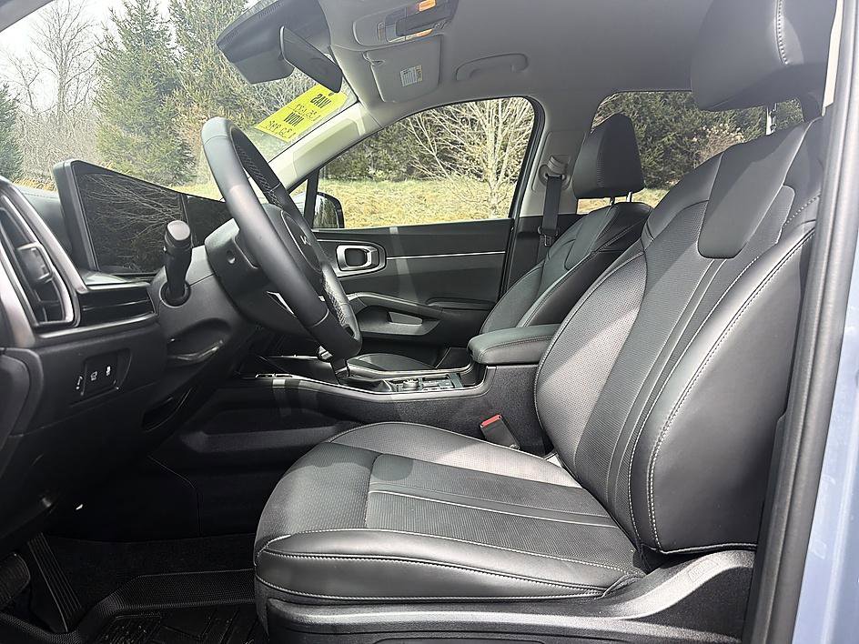 Used 2025 Kia Sorento EX image 11
