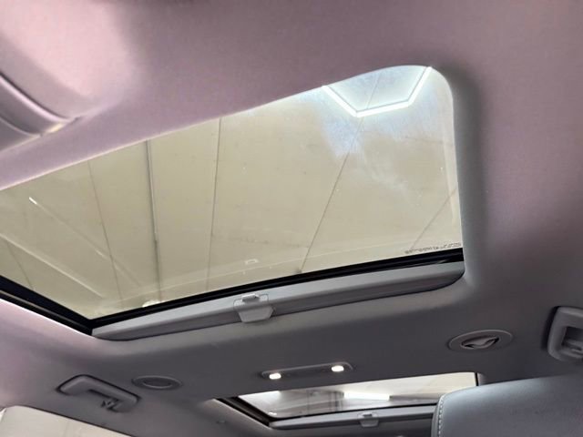 Used 2022 GMC Acadia SLT w/ Elevation Edition image 32