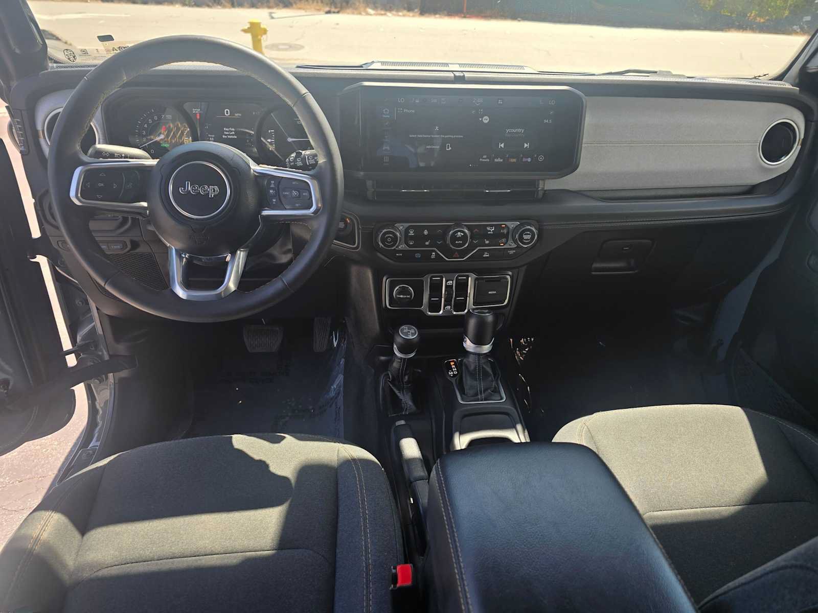 Used 2024 Jeep Wrangler Unlimited Sahara AWD/4WD image 18