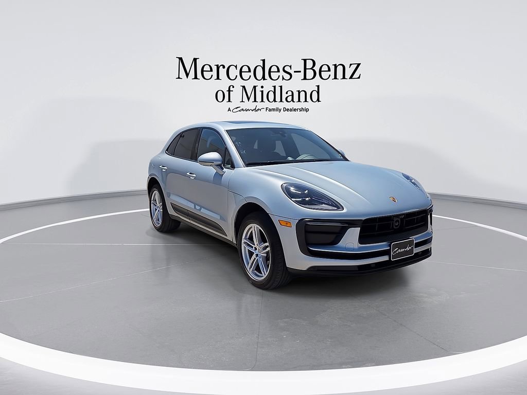 Used 2025 Porsche Macan AWD/4WD image 2