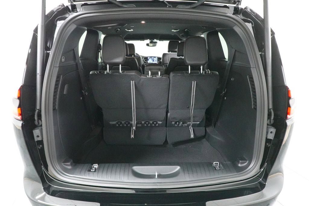 New 2027 Chrysler Pacifica Select FWD image 24