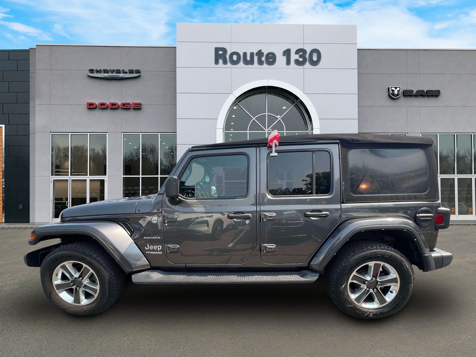Used 2022 Jeep Wrangler Unlimited Sahara w/ Cold Weather Group AWD/4WD image 5