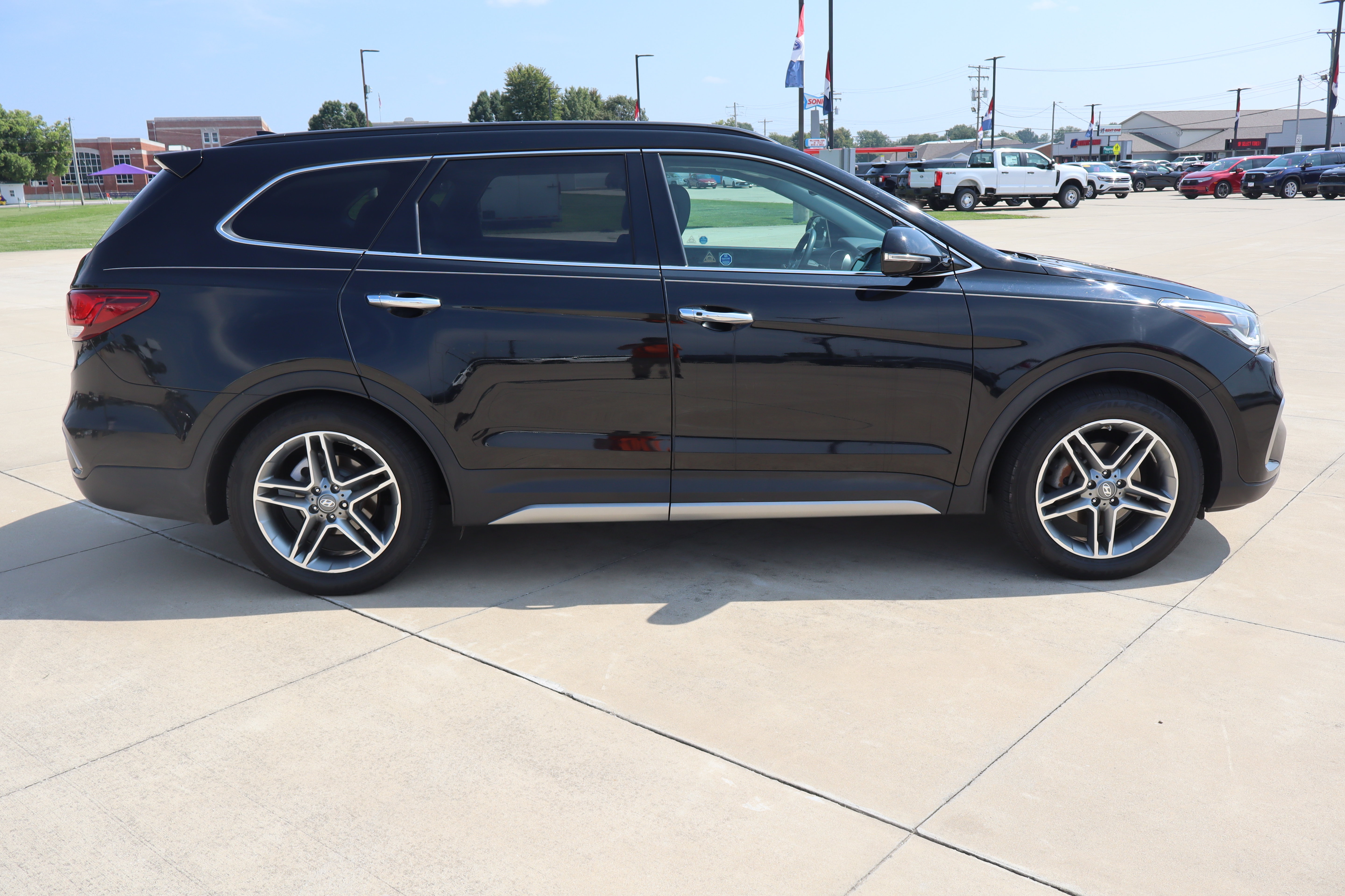 Used 2018 Hyundai Santa Fe Limited FWD image 4