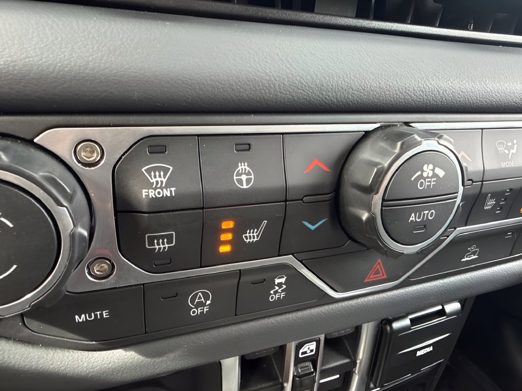 Used 2026 Jeep Wrangler Unlimited Sahara AWD/4WD image 19