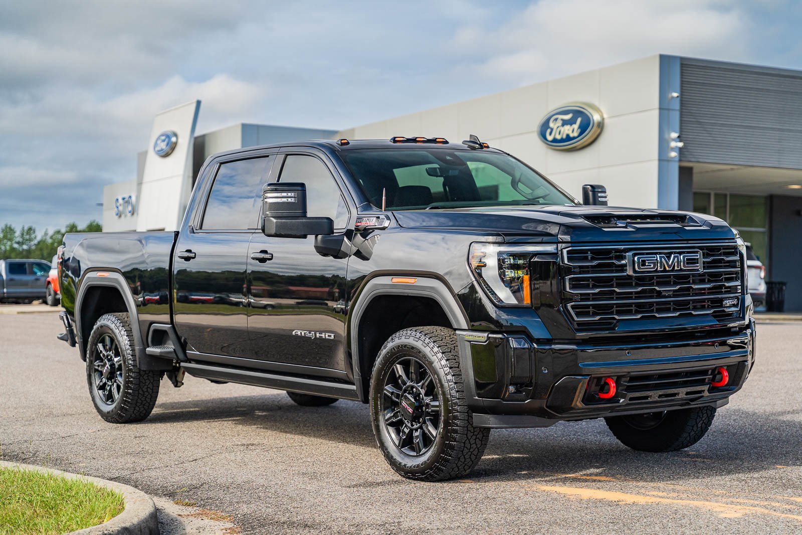 Used 2025 GMC Sierra 2500 AT4 w/ AT4 Premium Plus Package video 1