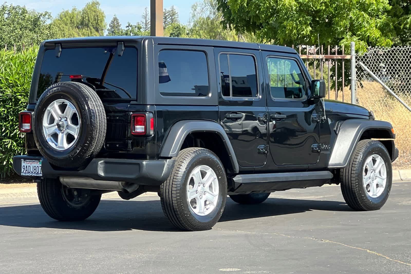 Used 2022 Jeep Wrangler Unlimited Sport AWD/4WD image 2