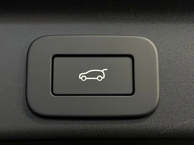 New 2026 Jaguar F-PACE R-Dynamic S image 18