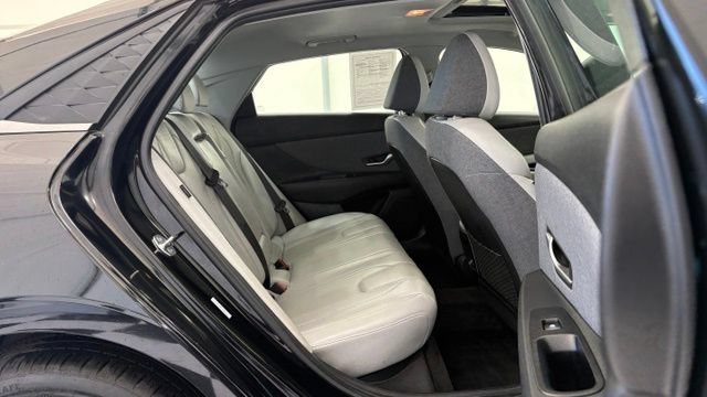 Used 2025 Hyundai Elantra Limited FWD image 23