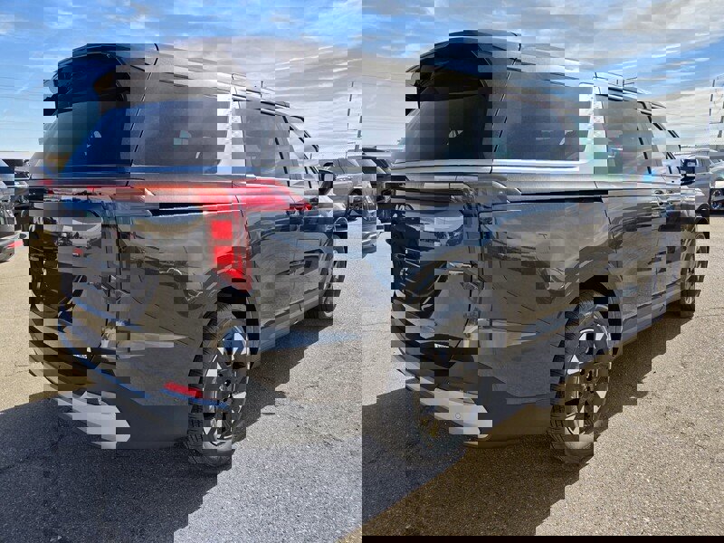 New 2026 Kia Carnival LXS image 3