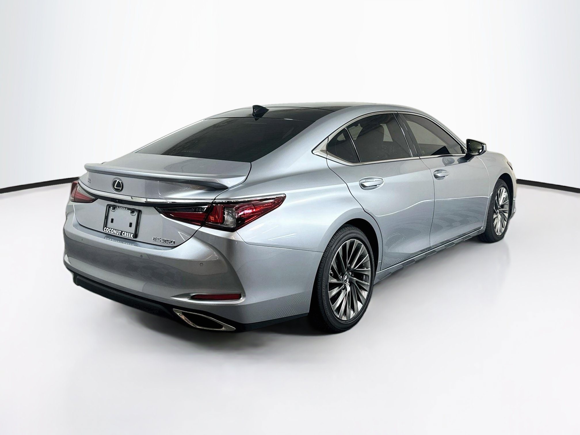 Used 2022 Lexus ES 350 Ultra Luxury w/ Accessory Package 2 FWD image 3