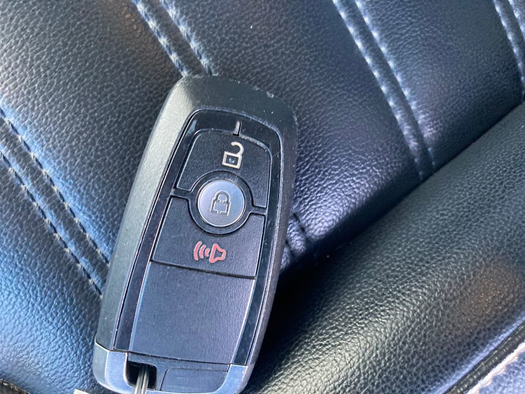 Used 2020 Ford Edge SEL w/ Cold Weather Package image 33