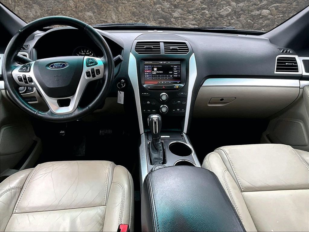 Used 2014 Ford Explorer XLT w/ Equipment Group 202A AWD/4WD image 14