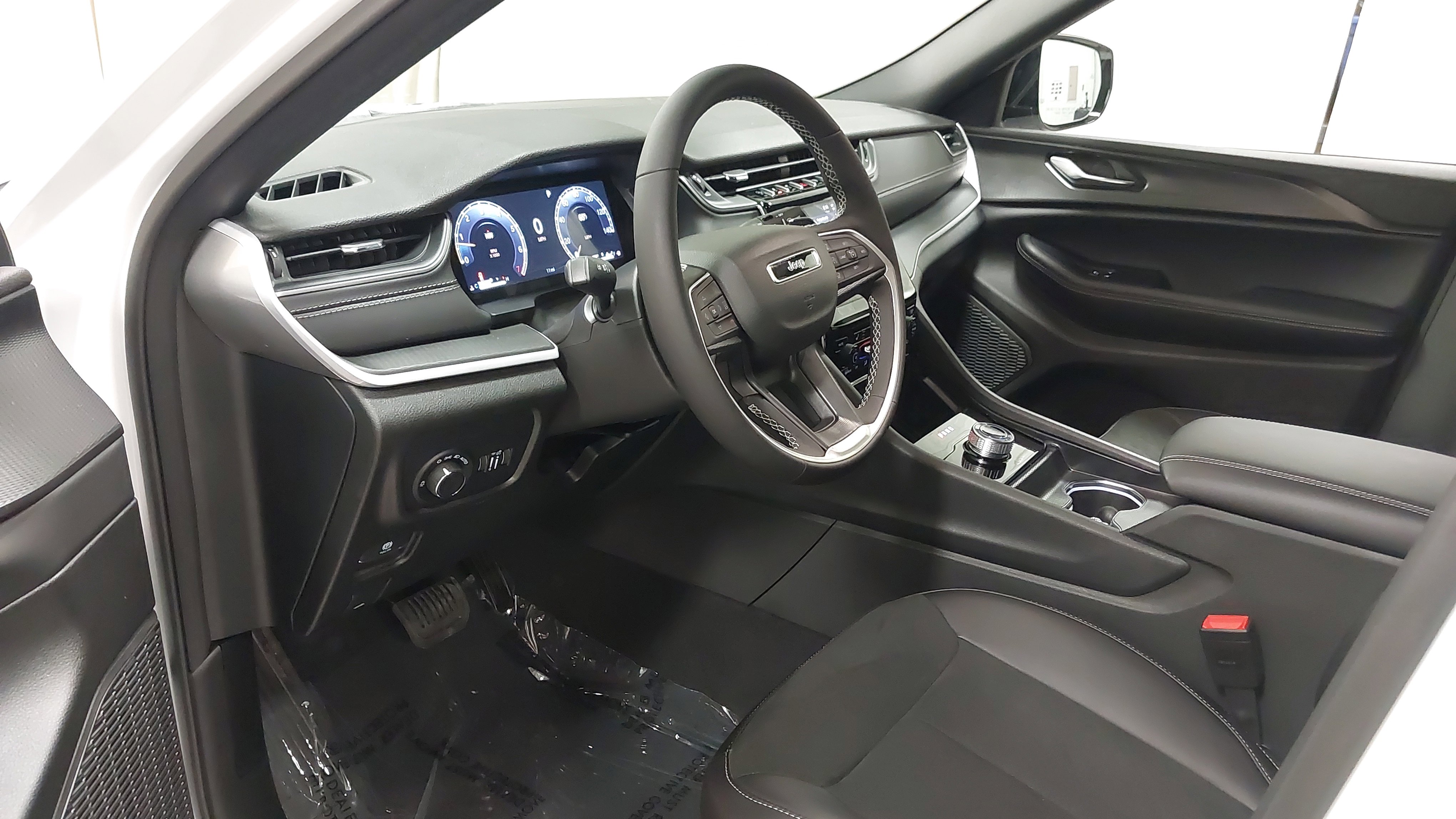 New 2025 Jeep Grand Cherokee Altitude AWD/4WD image 17