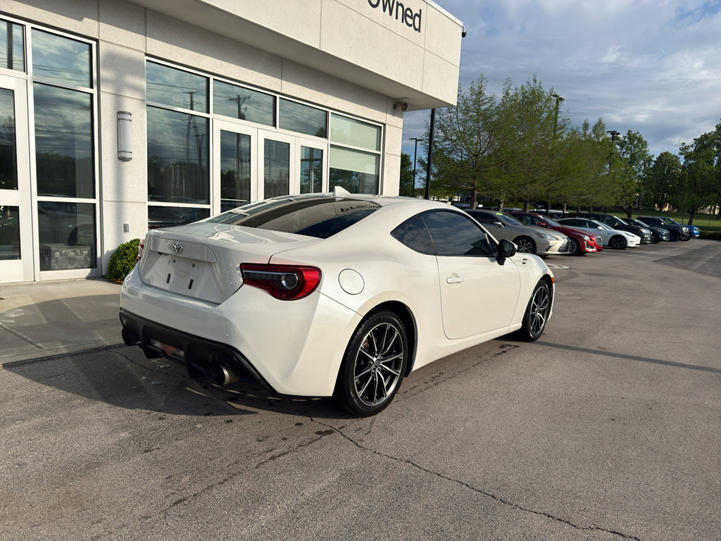 Used 2017 Toyota 86 image 3