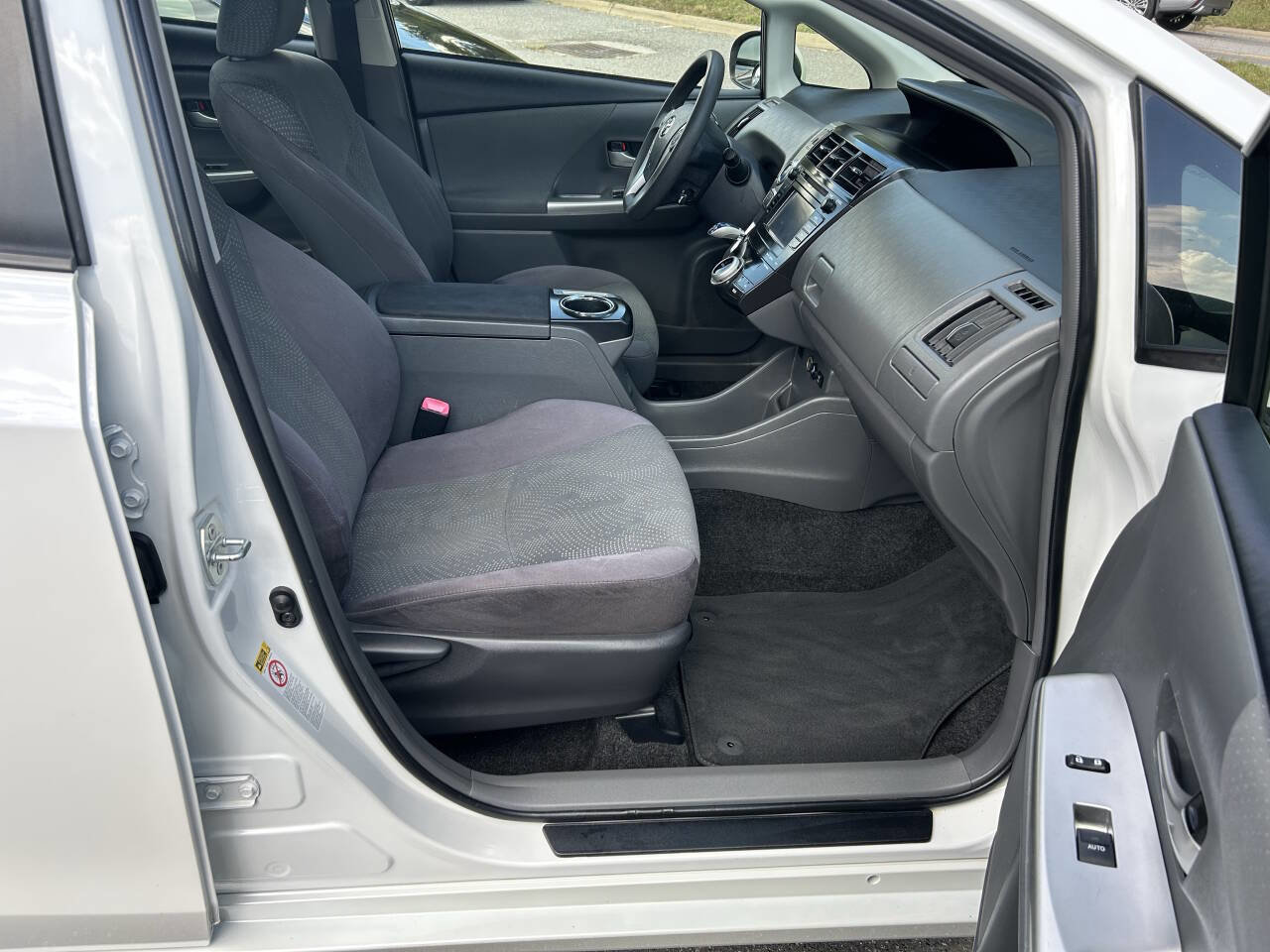 Used 2012 Toyota Prius V Three image 21