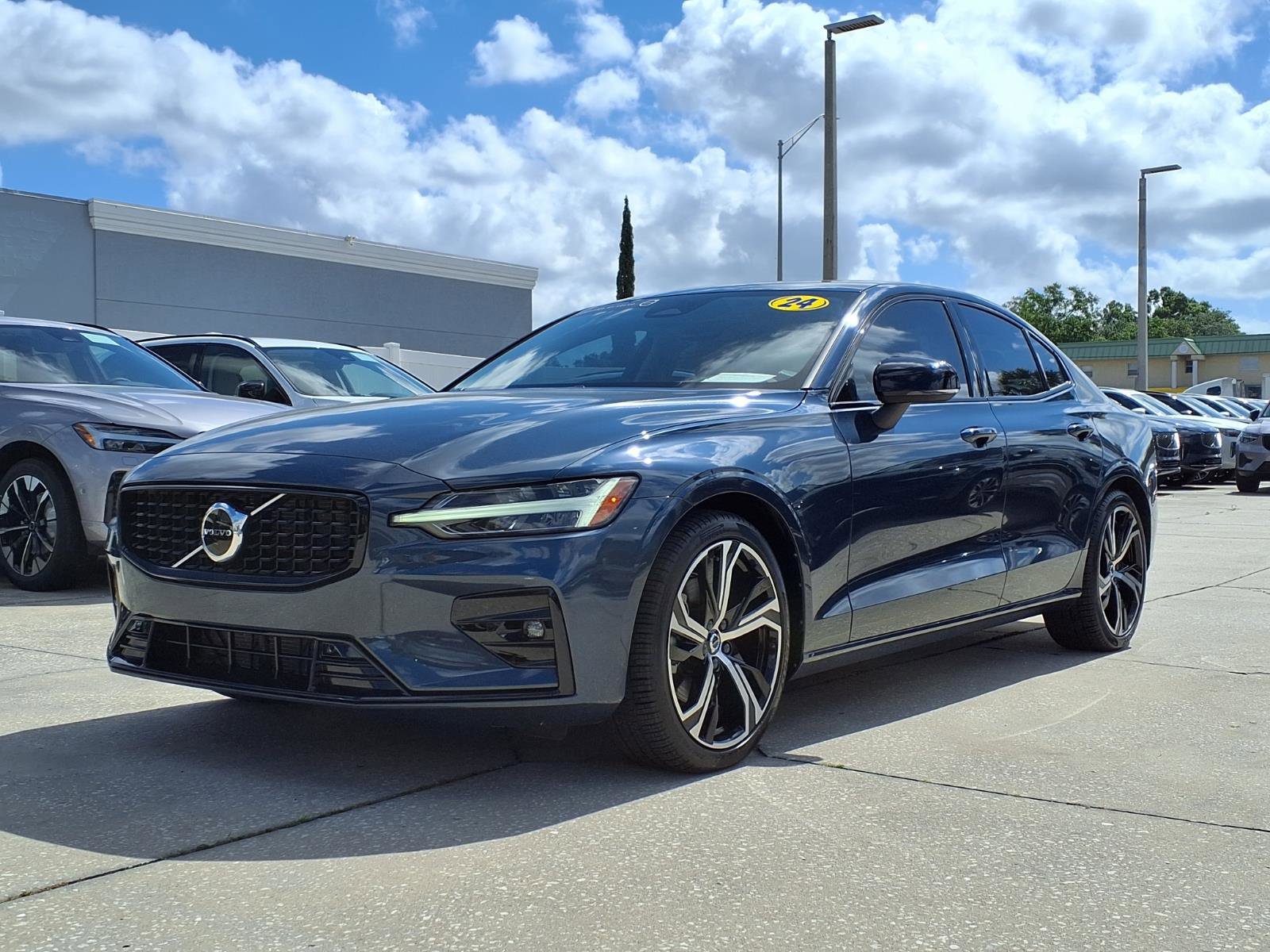 Certified 2024 Volvo S60 B5 Core FWD image 3