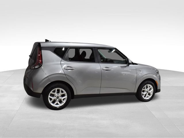 Used 2025 Kia Soul LX w/ LX Technology Package FWD image 12
