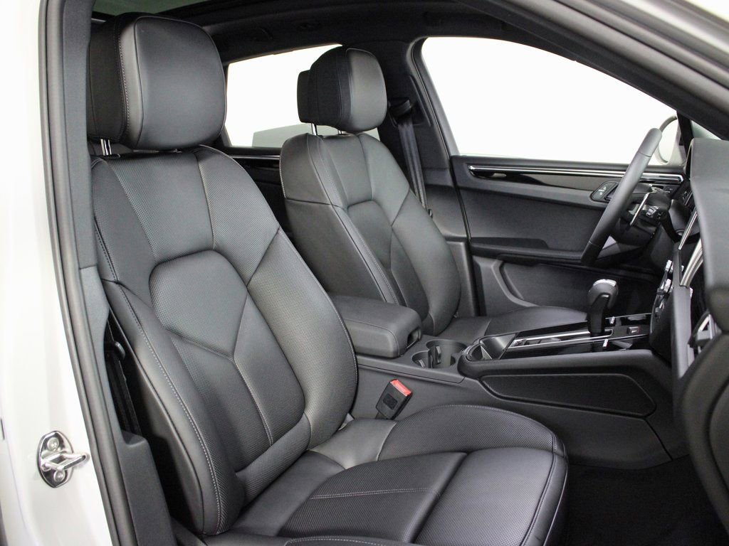 Certified 2026 Porsche Macan image 38