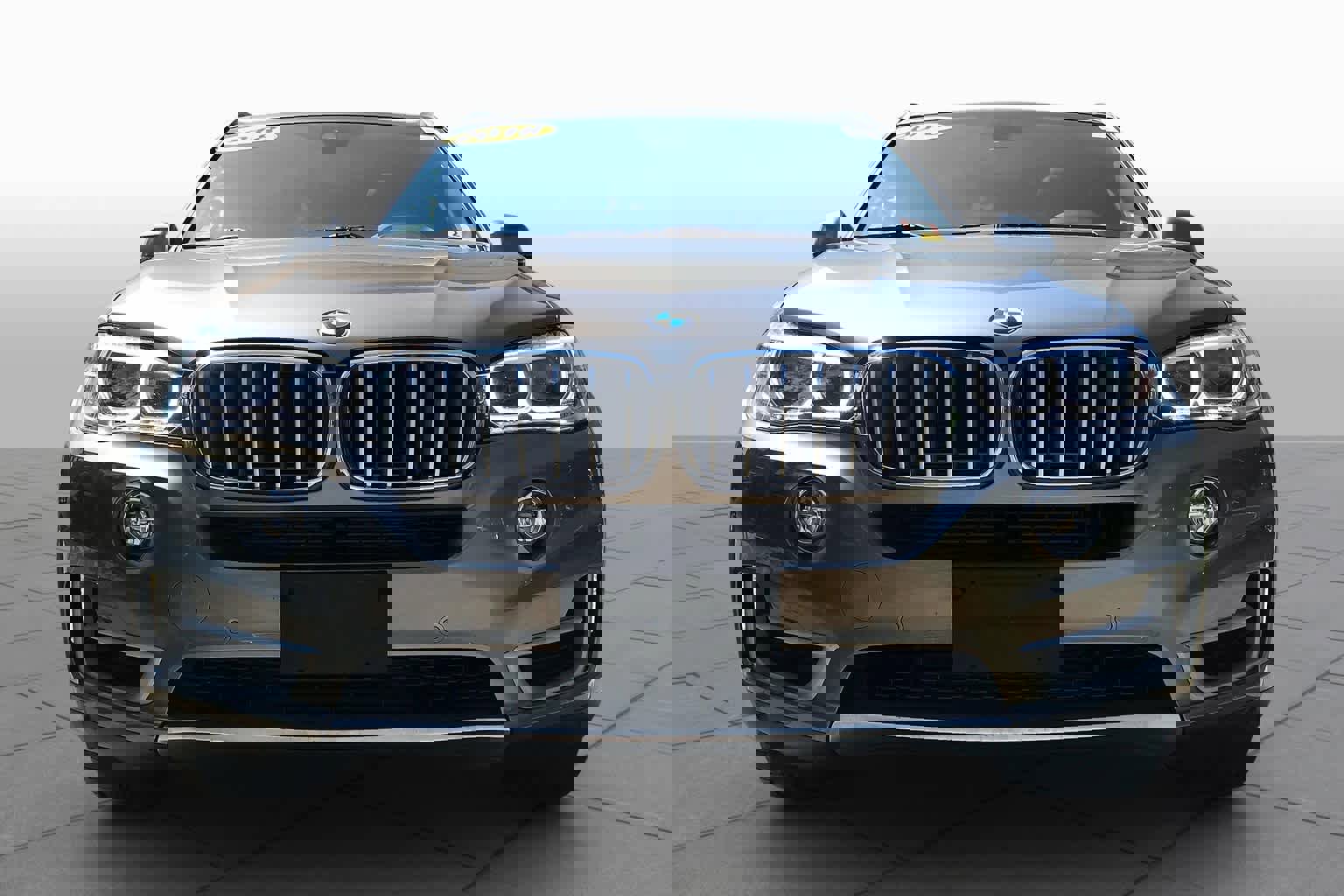 Used 2018 BMW X5 xDrive40e image 3