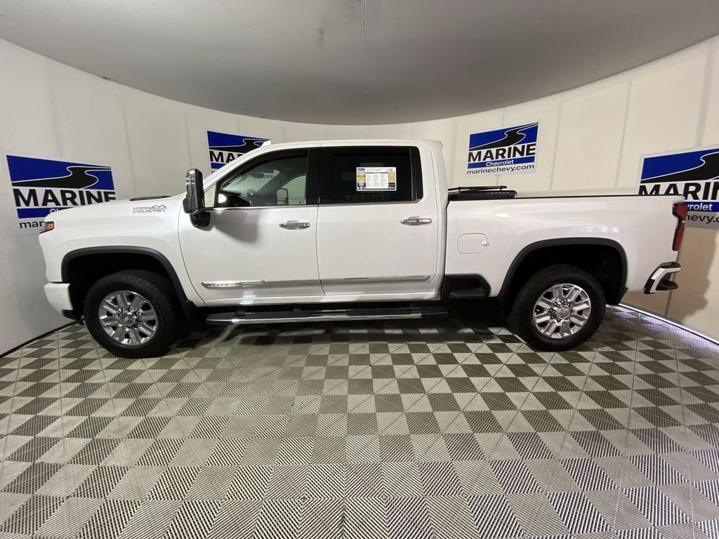 Used 2024 Chevrolet Silverado 2500 High Country w/ High Country Premium Package AWD/4WD image 10