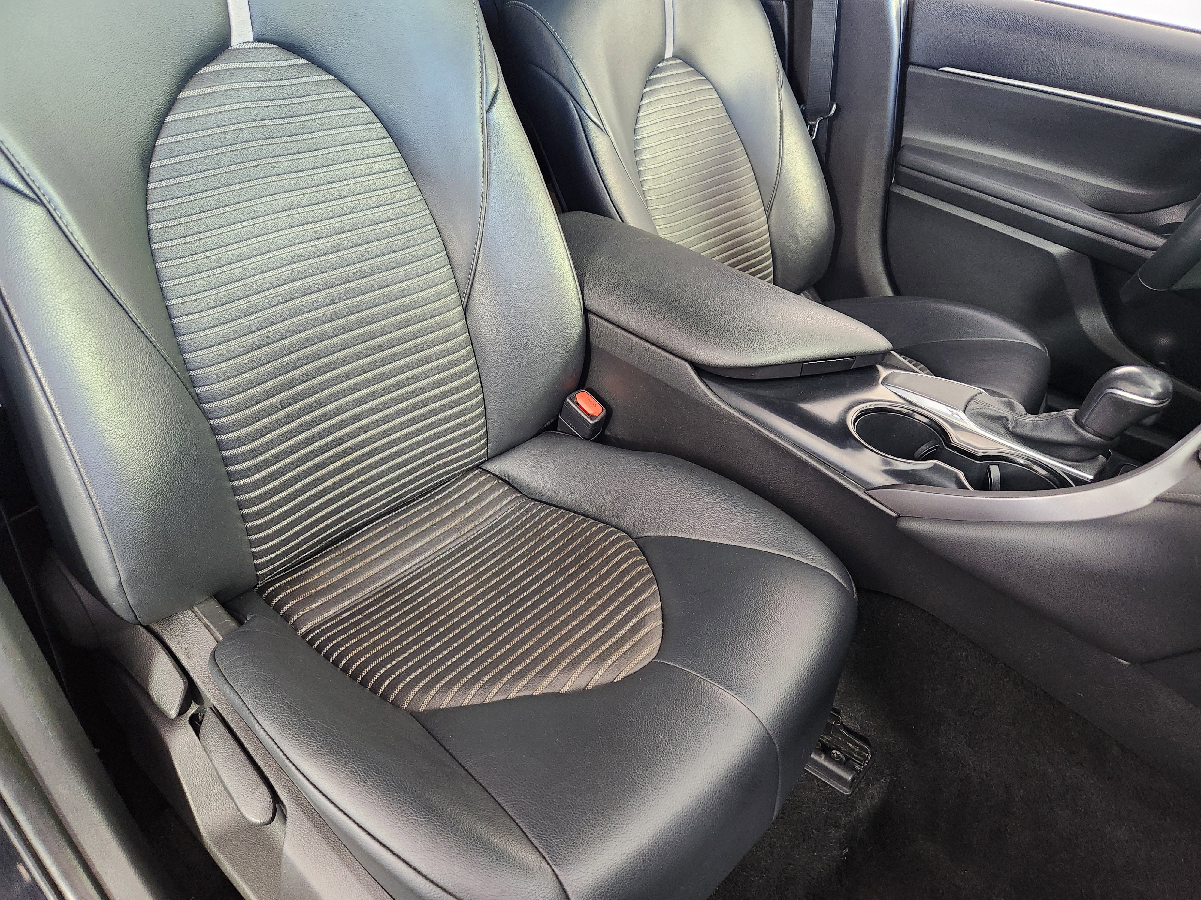Used 2020 Toyota Camry SE FWD image 10