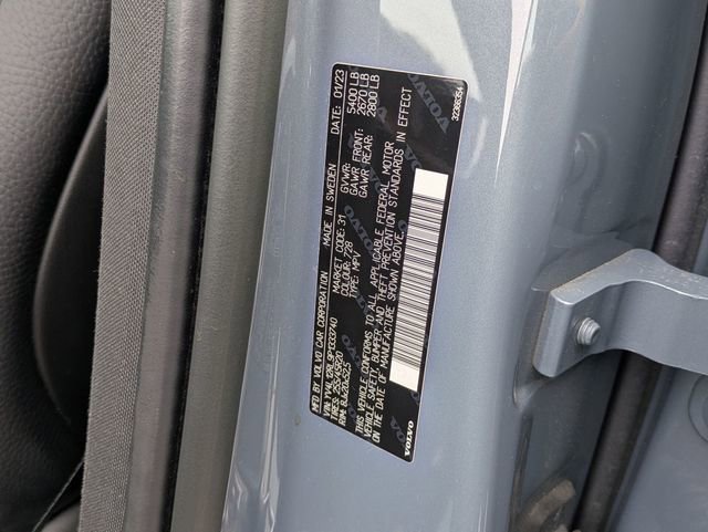 Certified 2023 Volvo XC60 B5 Plus w/ Protection Package Premier AWD/4WD image 32