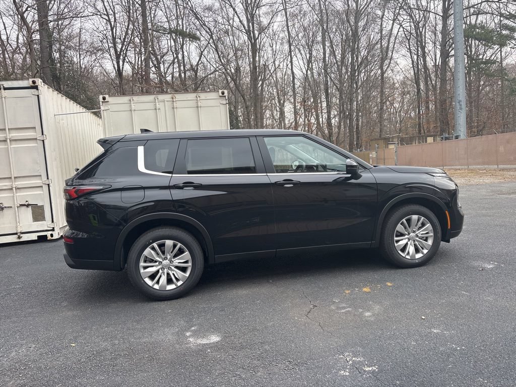 New 2026 Mitsubishi Outlander ES AWD/4WD image 4