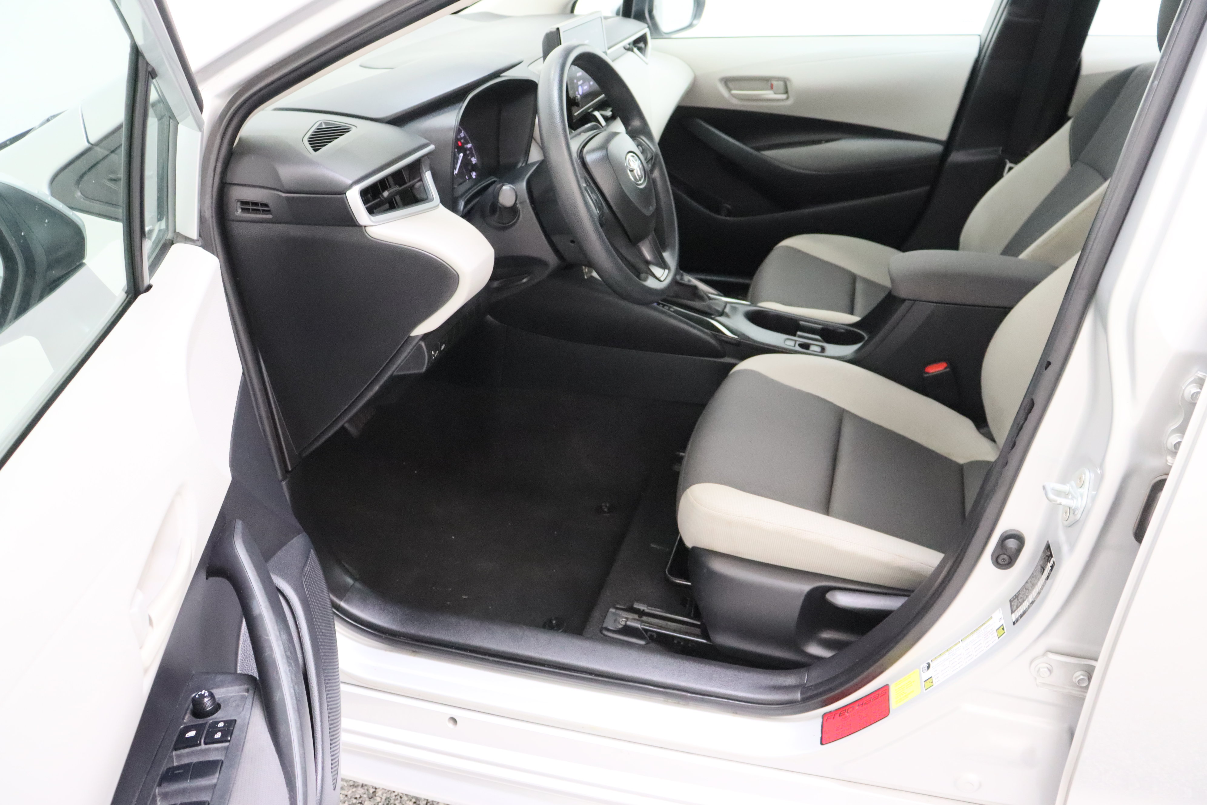 Used 2024 Toyota Corolla LE FWD image 14