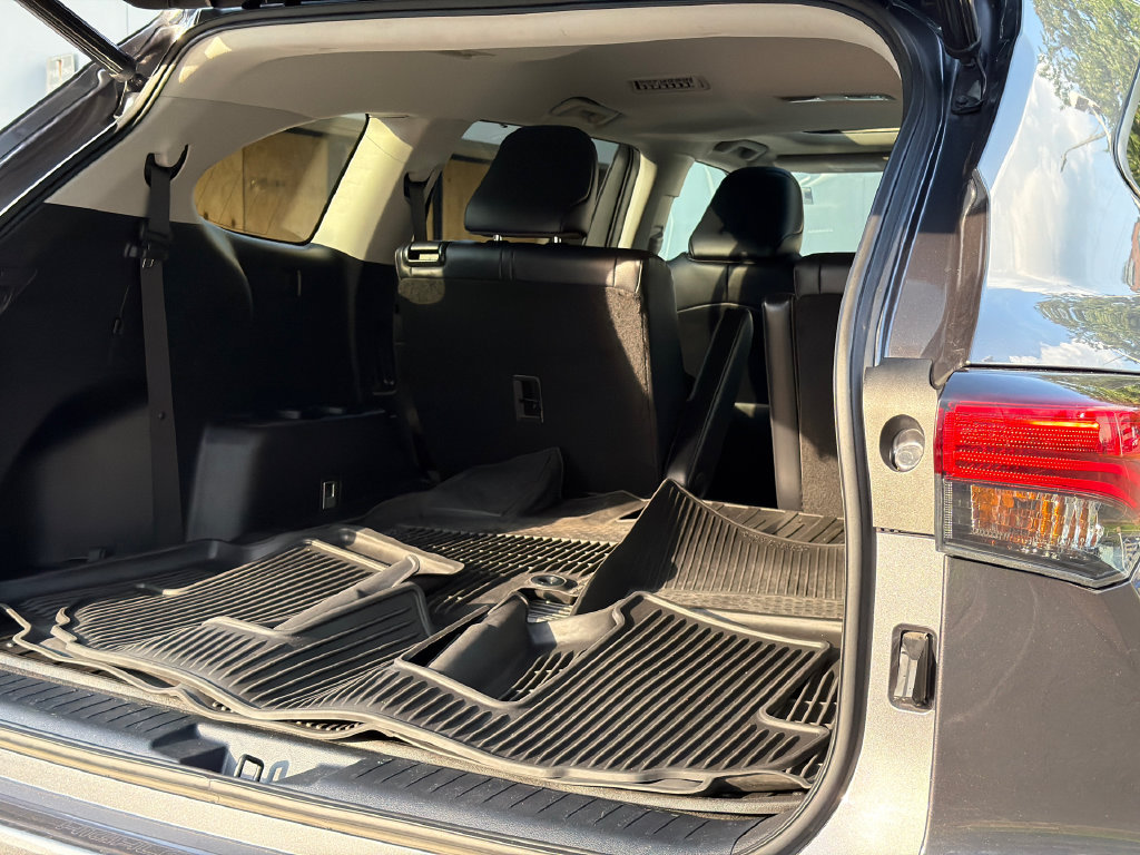 Used 2023 Toyota Highlander XLE FWD image 8