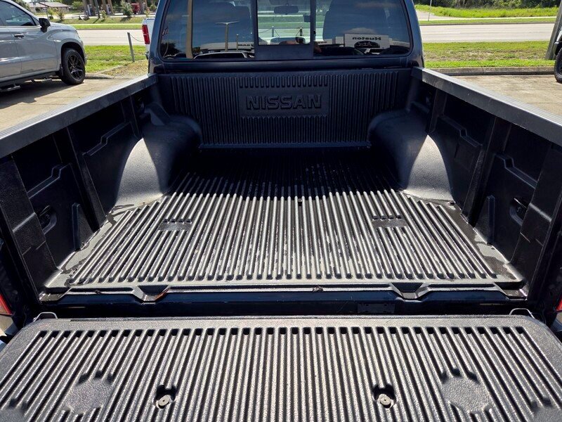 Used 2015 Nissan Frontier SV RWD image 16