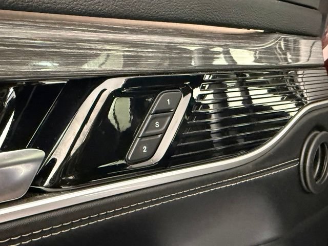Used 2022 Jeep Wagoneer Series III w/ Premium Group I AWD/4WD image 22