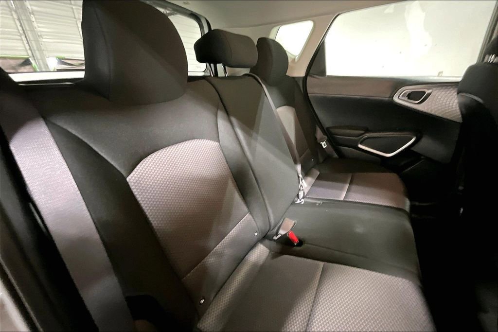 Used 2025 Kia Soul LX FWD image 36