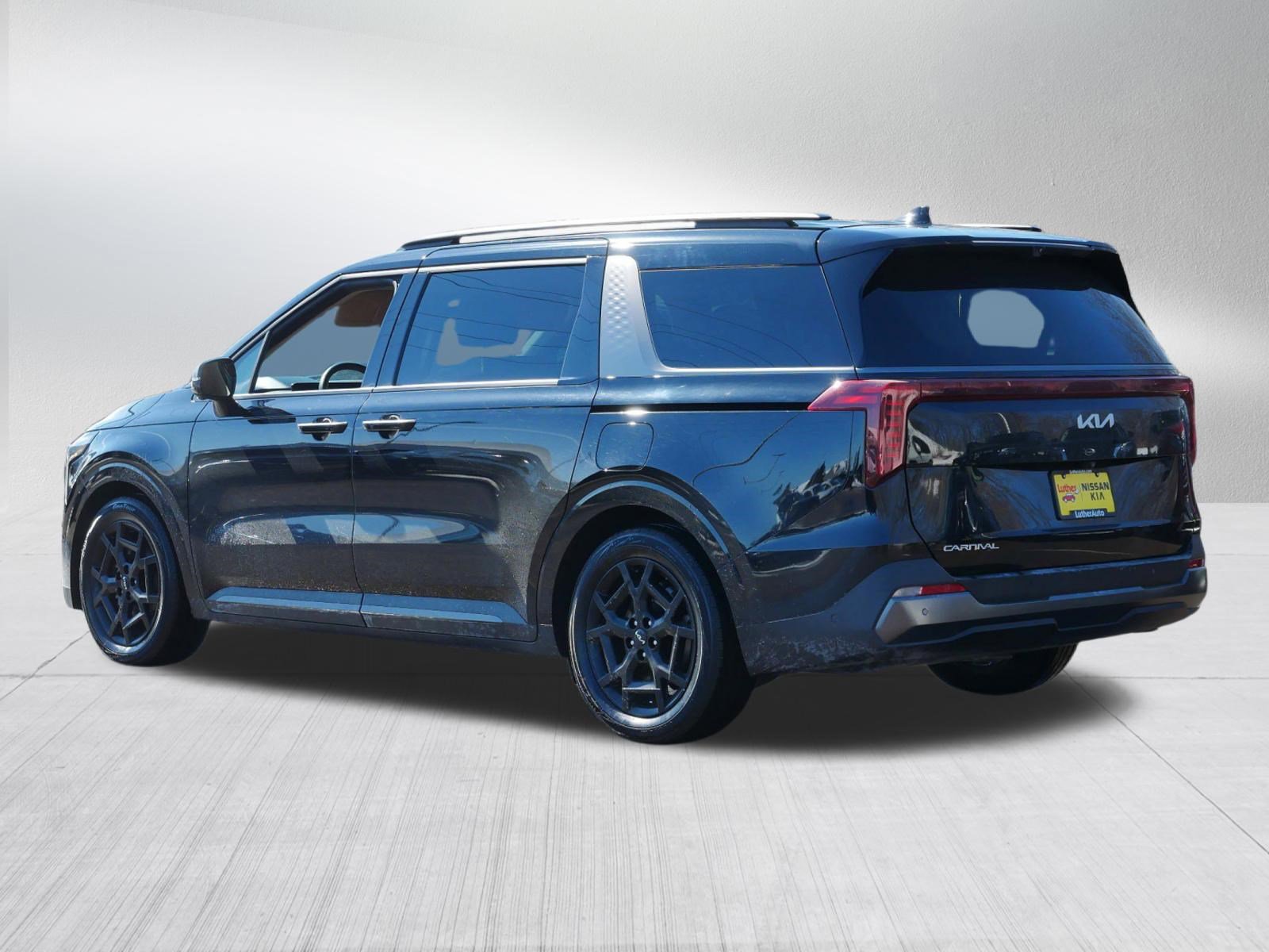 Used 2025 Kia Carnival SX Prestige image 5