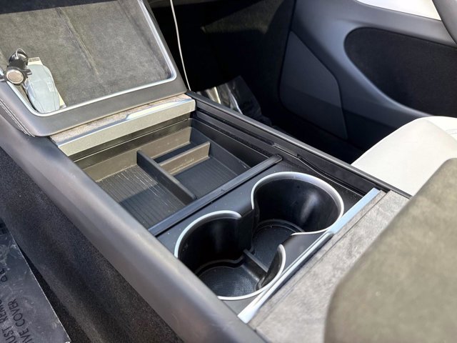 Used 2026 Tesla Model Y AWD image 31