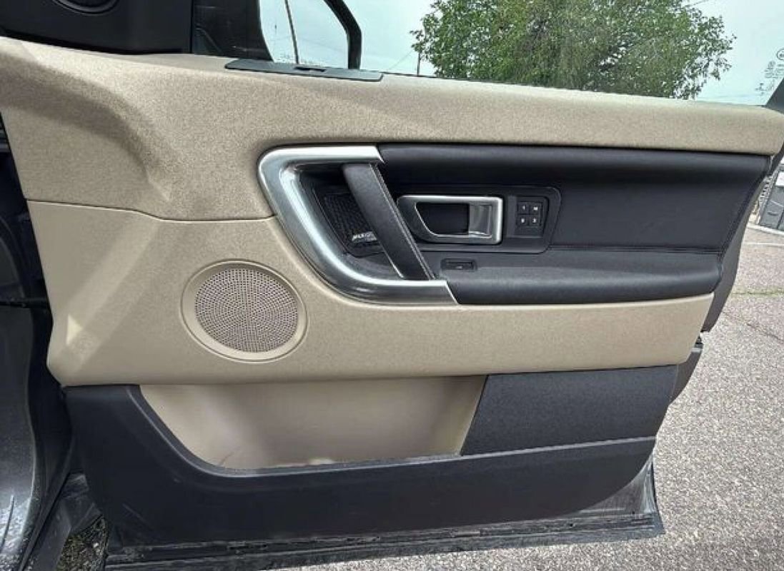 Used 2017 Land Rover Discovery Sport HSE image 14