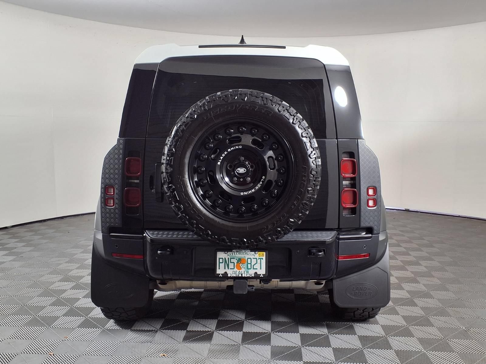 Used 2024 Land Rover Defender 110 S AWD/4WD image 6