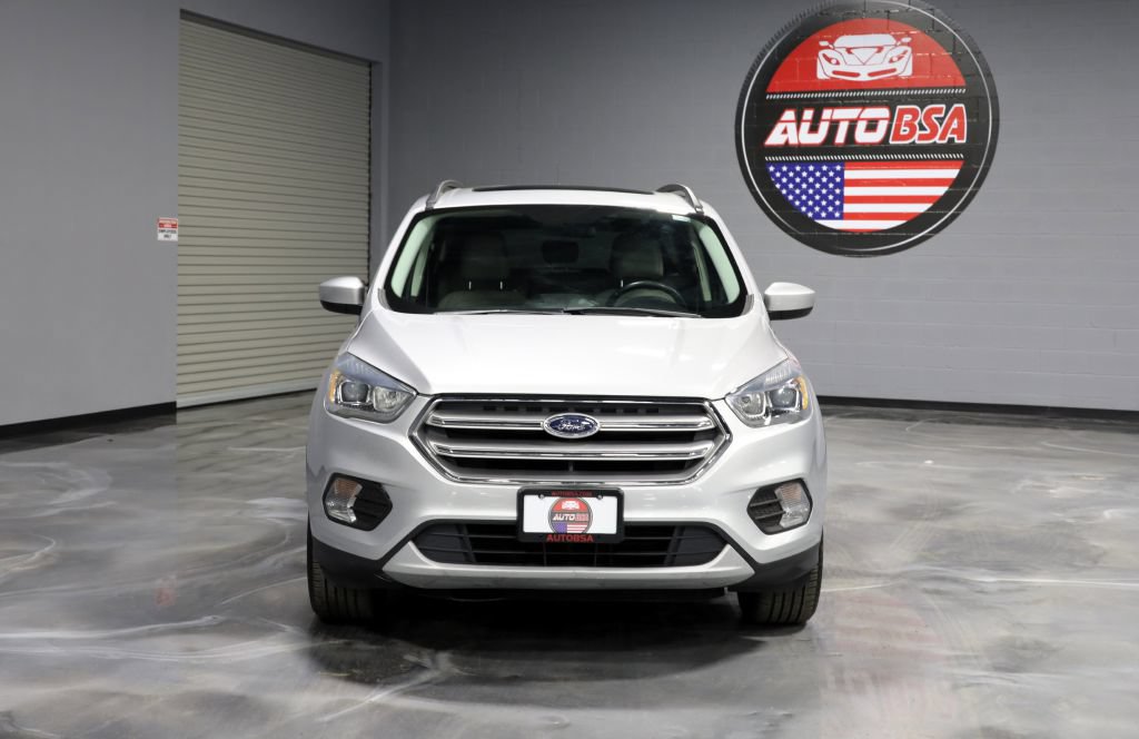 Used 2017 Ford Escape SE w/ SE Leather Comfort Package AWD/4WD image 2