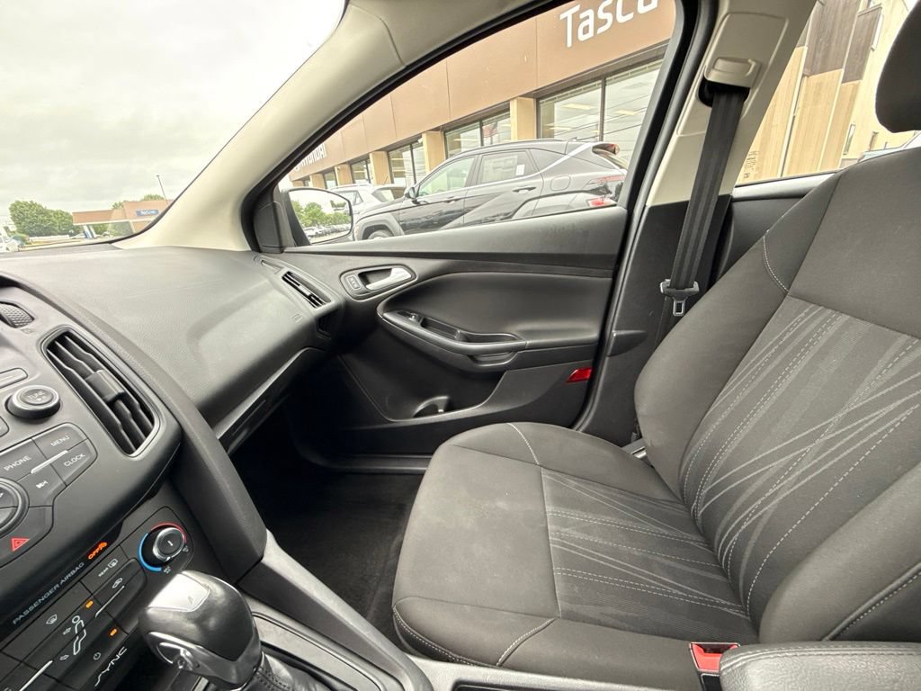 Used 2015 Ford Focus SE FWD image 25