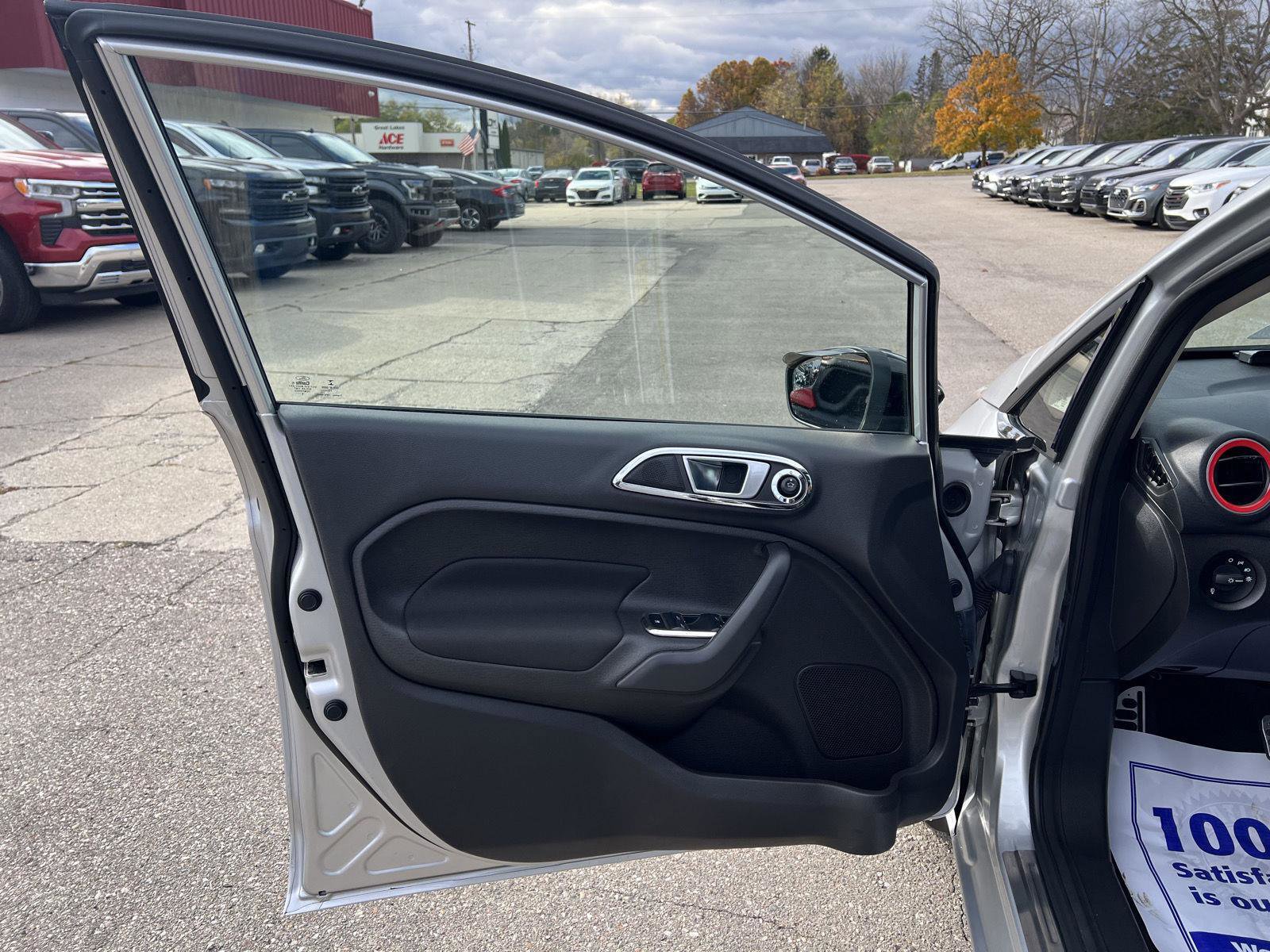 Used 2016 Ford Fiesta SE w/ SE Black Package image 11