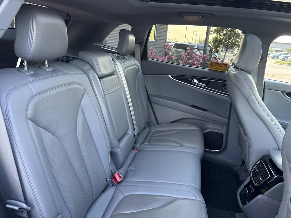 Used 2021 Lincoln Nautilus Reserve w/ Class II Trailer Tow Package image 12