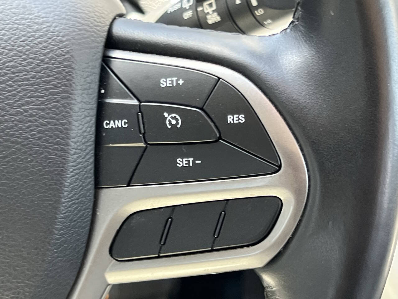 Used 2019 Jeep Cherokee Limited AWD/4WD image 25