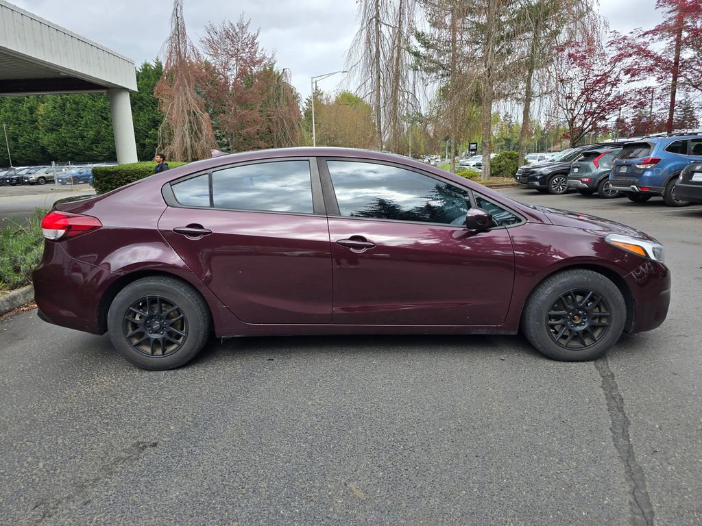 Used 2017 Kia Forte LX FWD image 3