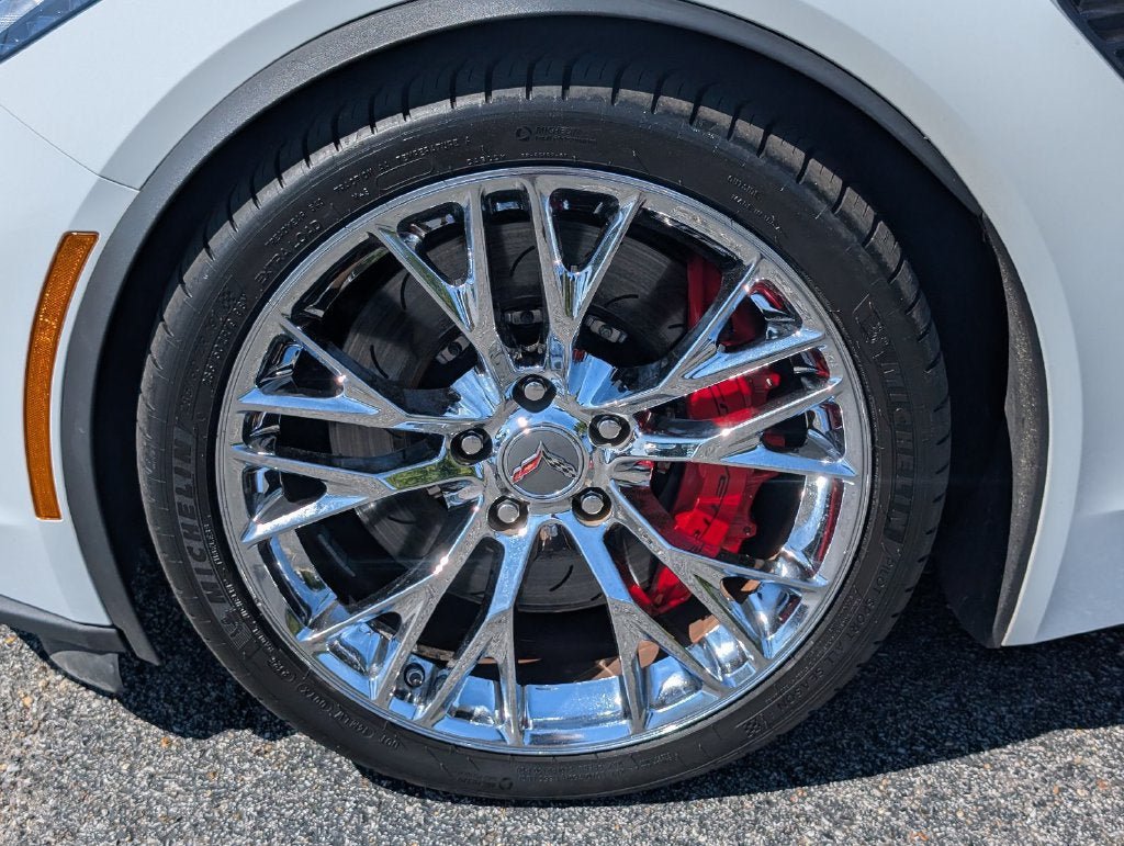 Used 2015 Chevrolet Corvette Z06 w/ 3LZ Preferred Equipment Group RWD image 13