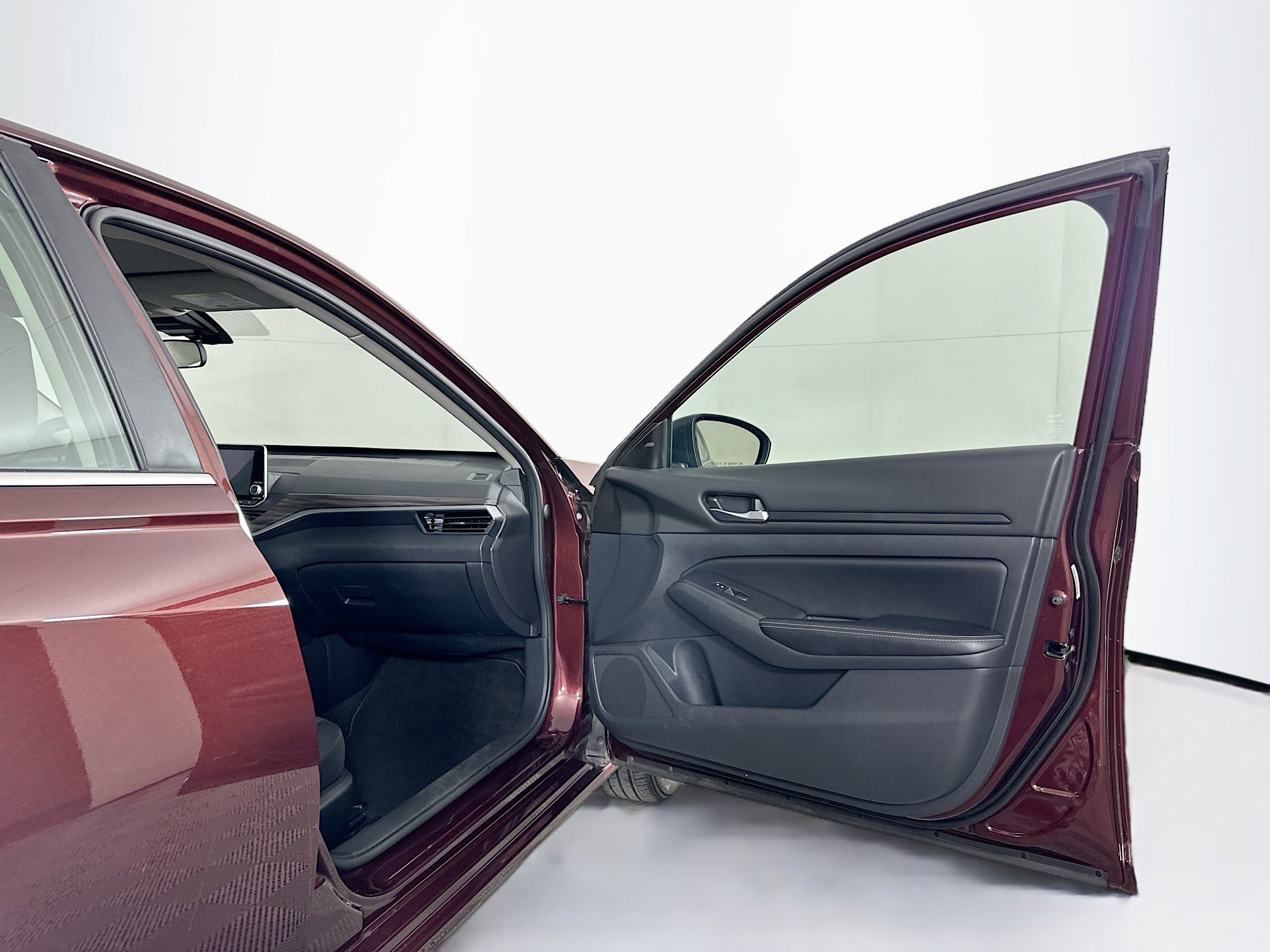 Used 2025 Nissan Altima 2.5 SV image 30